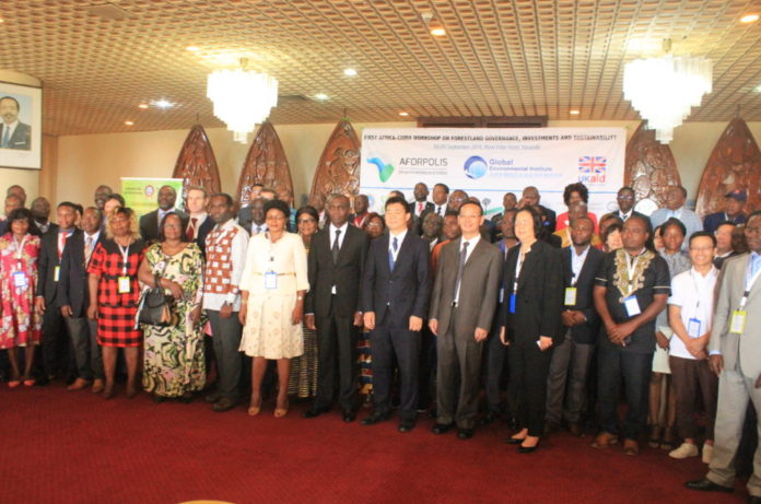 Group photo of seminar participants.