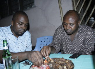 Crispy and tasty pork attracts different customers