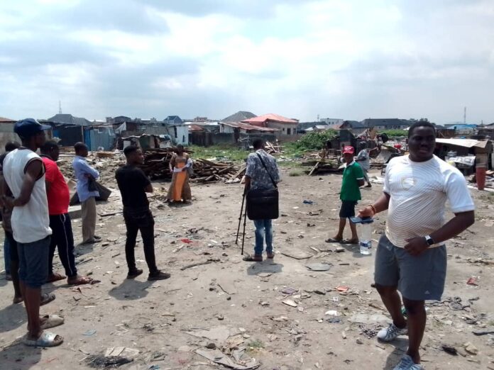 Picture of journalists and victims of forced evictions in Mosafejo-Oworonshoki